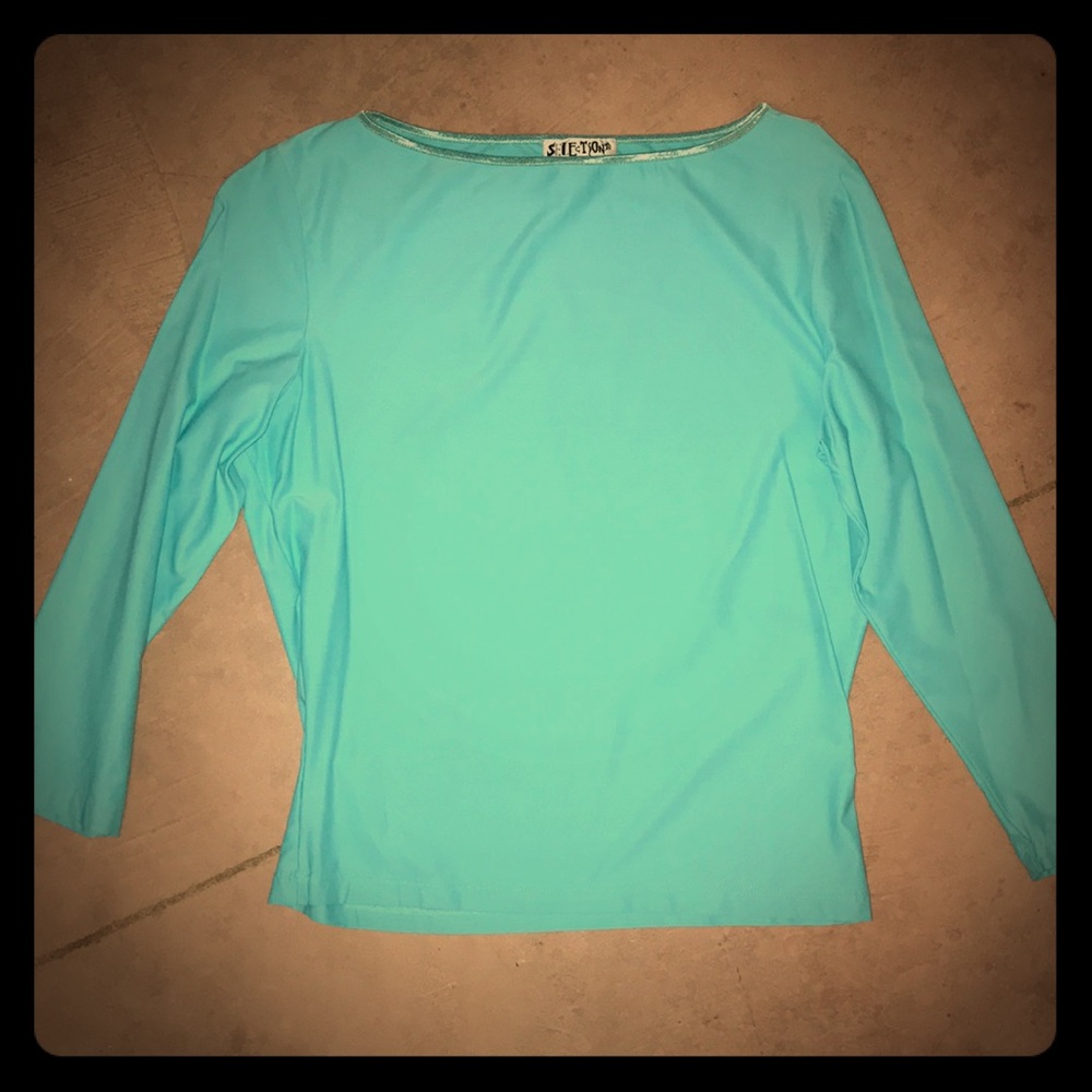Stretchy blue shirt
